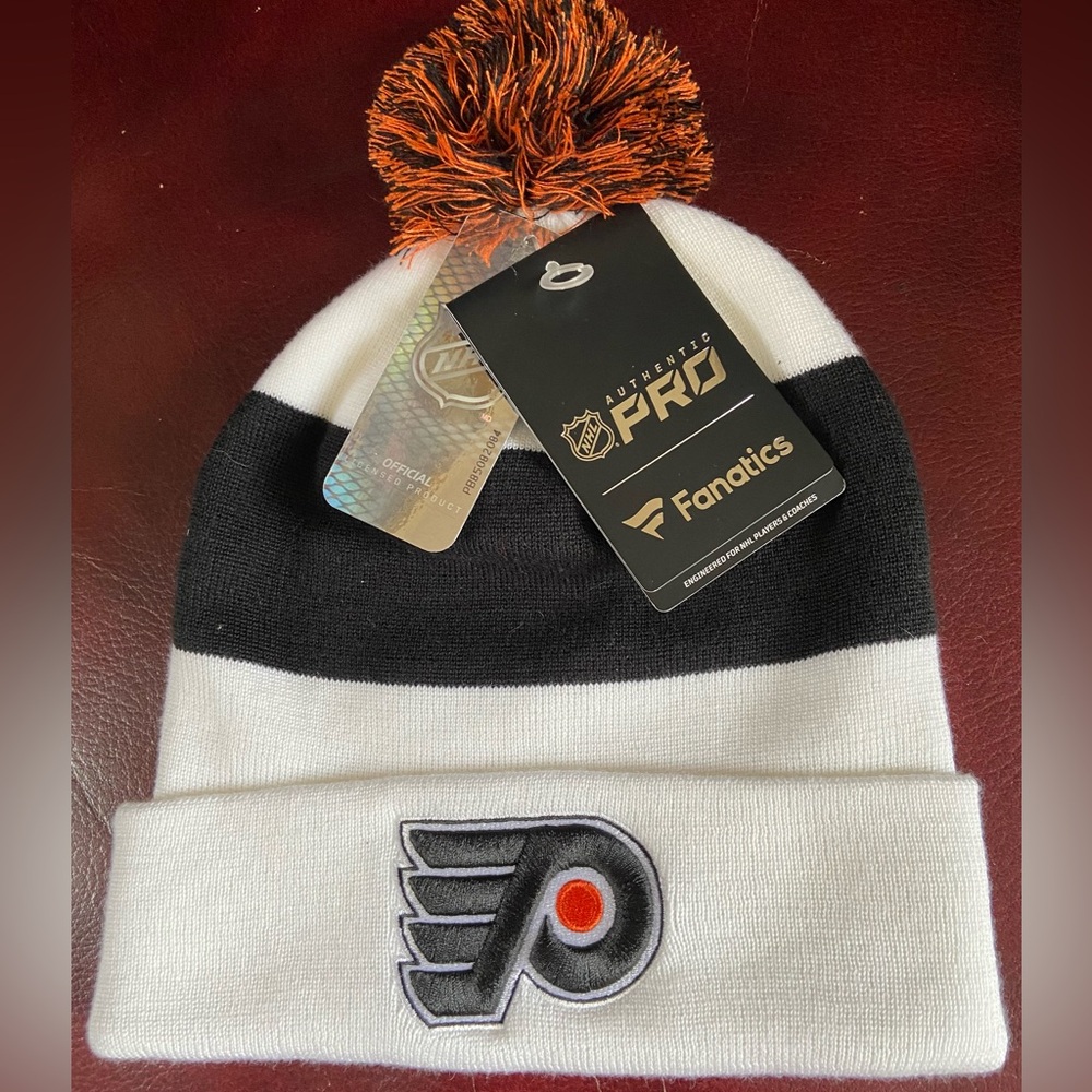 NWT-Adult Unisex Flyers Beanie